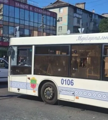 Россия атаковала общественный транспорт в Запорожье