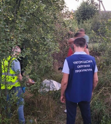На Закарпатті виявили закопане тіло немовляти: матері оголосили підозру