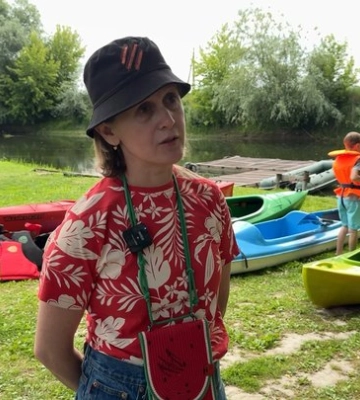 Спосіб відволіктися: військові з дружинами та дітьми веслували на байдарках на річці Стир у Луцьку