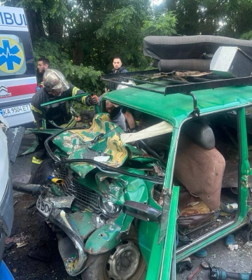 Авто, де перебувало шість дітей, потрапило у ДТП під Києвом: загинув дворічний малюк
