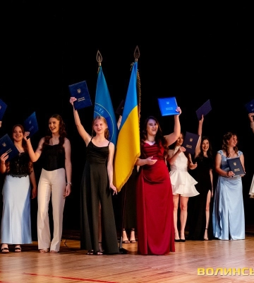 Із дипломом і вірою у професію: у Луцьку привітали випускників Волинського медичного інституту. Фоторепортаж