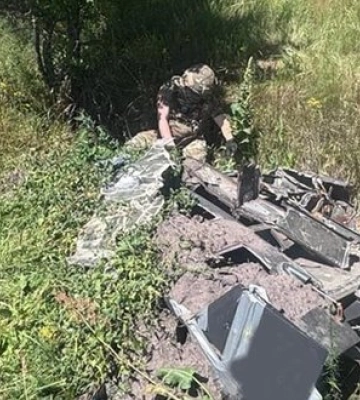 Вибухотехніки знешкодили бойову частину ворожого дрона у Ніжинському районі. ФОТОрепортаж