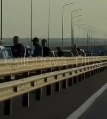 Россиянин снял на видео рекордную пробку из 2800 автомобилей на выезде из Крыма: "Такой очереди перед мостом еще не было никогда". ВИДЕО+ФОТО