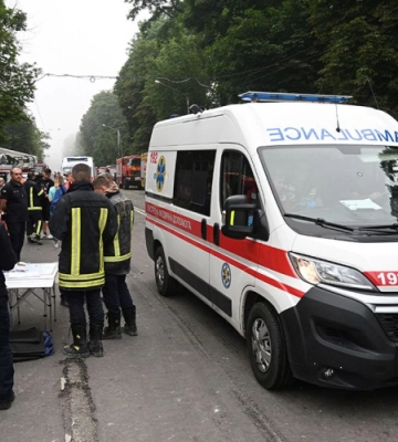 Блискавка влучила у 6-річну дівчинку: що відомо про наслідки негоди у Львові