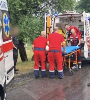 На Волині блискавка вдарила біля водойми: серед постраждалих — четверо дітей