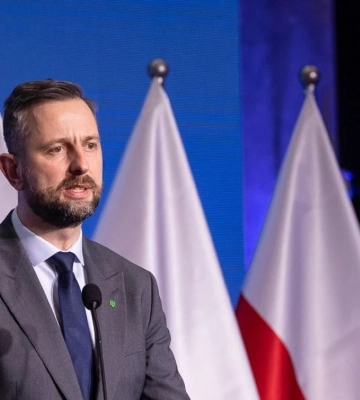 Варшава намерена блокировать путь Украины в ЕС, - глава Минобороны Польши