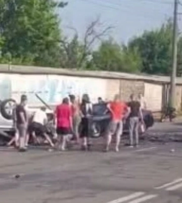 У Києві на Виговського масштабна аварія із перекиданням: попередньо, є загиблі (відео)