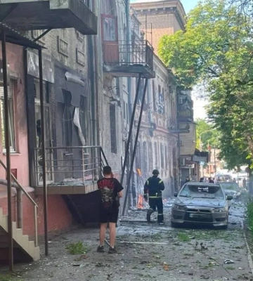Взрывы в Запорожье: россияне нанесли авиаудар по городу, есть раненые