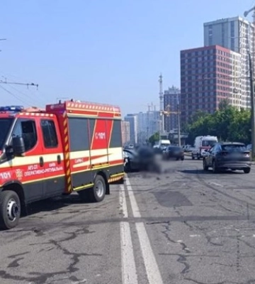 Смертельное ДТП в Киеве на Виноградаре: движение затруднено