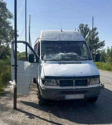 Російський дрон «Молнія» вдарив по рейсовому автобусу на Харківщині: загинула жінка