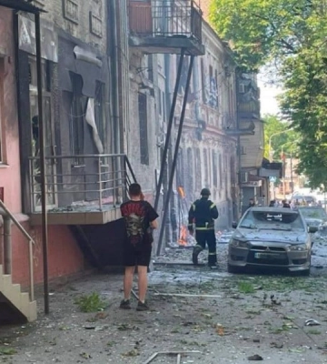Рашисты ударили по зданию в Запорожье — четверо пострадавших
