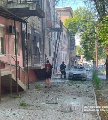 Рашисти вдарили по будівлі у Запоріжжі — четверо постраждалих