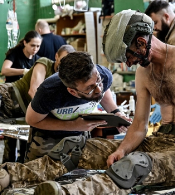 Знімальна група із Польщі створює фільм про стабпункти у Запоріжжі в умовах війни