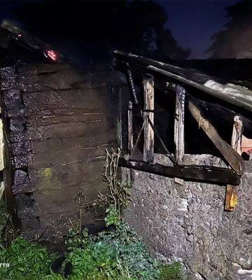 Рятувальники Сваляви ліквідували пожежу в надвірній споруді