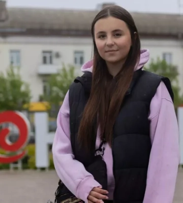 15-летняя украинка собрала семь миллионов гривен для ВСУ, продавая украшения из бисера