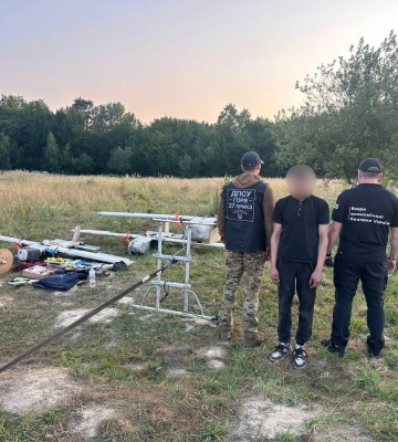 На Закарпатті прикордонники зірвали контрабанду сигарет безпілотниками