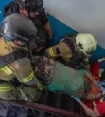У ДСНС показали як рятували людей після удару КАБів у Сумах