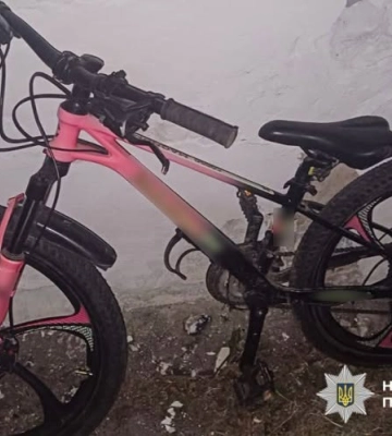 У селі на Полтавщині чоловік на мотоциклі скоїв наїзд на маленьку дитину на велосипеді