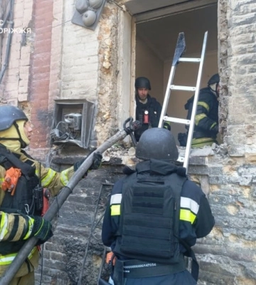 Наслідки удару російського безпілотника по Запоріжжю показала ДСНС