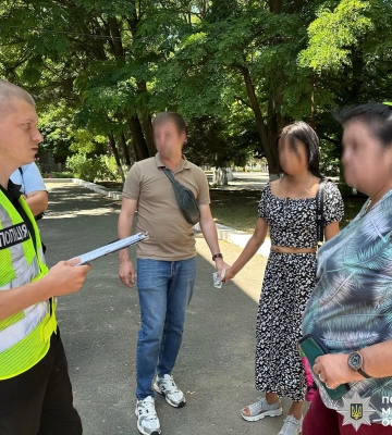 На Миколаївщині затримано матір та доньку, які за гроші пропонували фіктивний шлюб ухилянтам. ФОТО