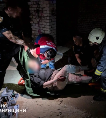 У Вараші жінка впала в ліфтову шахту недобудови: її рятували бійці ДСНС