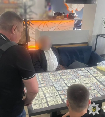 70-летний харьковчанин «продавал» инвалидность мужчинам за $7700 – полиция