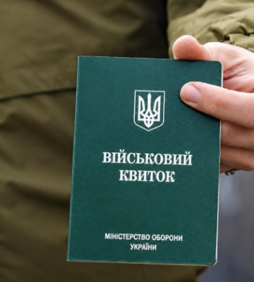 За 29 тысяч долларов обещали «защиту» от мобилизации: в Николаевской области разоблачили адвоката и правоохранителя