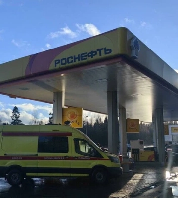 У Росії пенсіонер помер у черзі за бензином