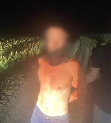 На Кіровоградщині поліцейські взяли у кайданки чоловіка, який вбив стареньку жінку