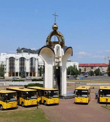 Шість громад Волині отримали нові шкільні автобуси