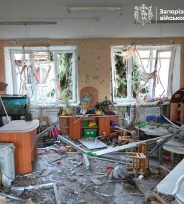 Окупанти скинули на Запоріжжя сім КАБів: дві людини загинули, 15 поранені, пошкоджено дитсадок. ФОТОрепортаж+ВІДЕО (оновлено)