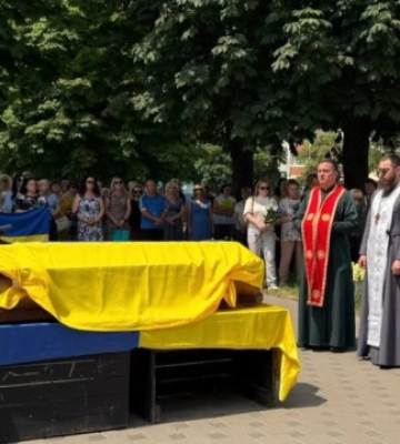 Попрощалися з льотчиком і штурманом, які загинули у катастрофі Су-24М на Хмельниччині