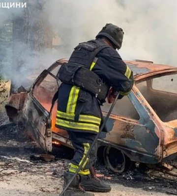 Окупанти вдарили дроном по цивільній автівці в Херсоні: один загиблий, троє поранених