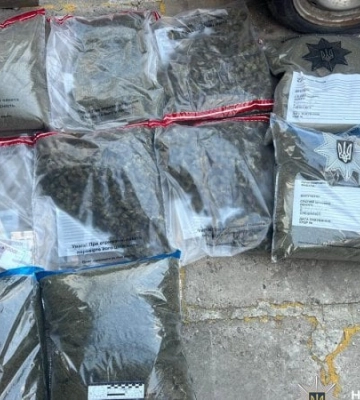 Около 17 кг наркотиков и более полумиллиона гривен - на Полтавщине полиция раскрыла канал сбыта наркотиков