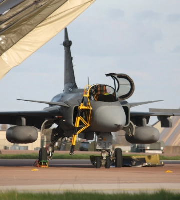 Украина и Швеция подписали историческое соглашение о самолетах Gripen