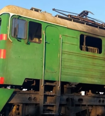 Росіяни вдарили безпілотником по електровозу на Дніпропетровщині