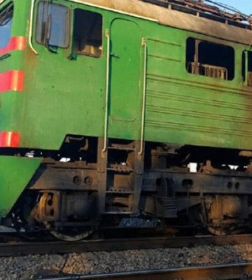Росіяни вдарили безпілотником по електровозу на Дніпропетровщині