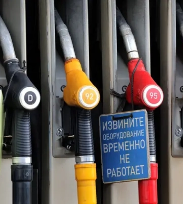З Криму евакуюють документи та техніку. Чиновники, які "промишляли" з бензином, тікають — партизани