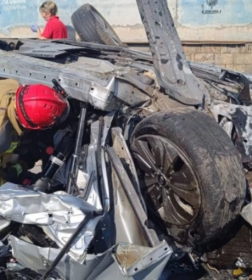 Смертельна ДТП в Києві на Виговського: автівку зім’яло наче консервну банку (ФОТО)