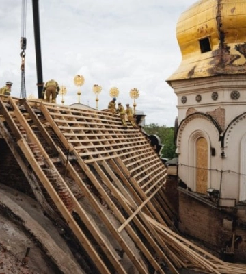 У Лаврі в Києві почала роботу комісія з обстеження даху: 70% вже закрито аварійним накриттям