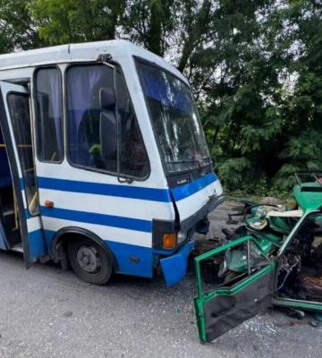ДТП у Броварах: ВАЗ врізався в автобус, загинула дитина, є неповнолітні і серед поранених