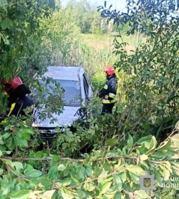 Opel злетів у кювет: на Львівщині сталася смертельна аварія