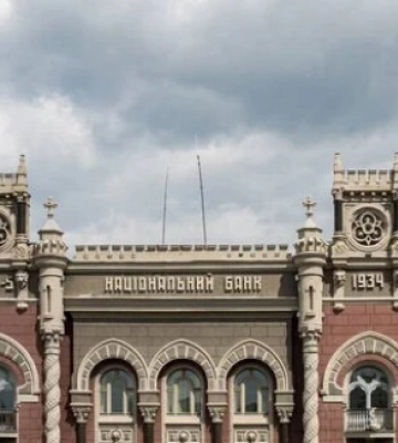 Фінансові операції можуть зупинити: кого торкнеться рішення НБУ