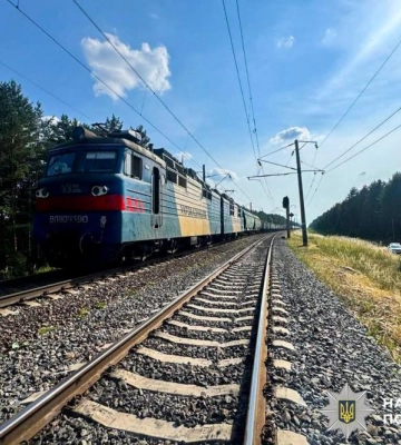 На Рівненщині під колесами вантажного потяга загинула 33-річна жінка