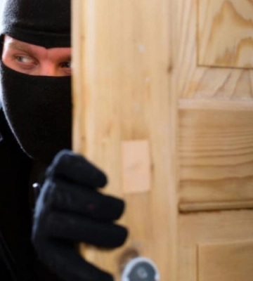 Зламали двері й винесли усе цінне: у Нововолинську зухвало обікрали квартиру