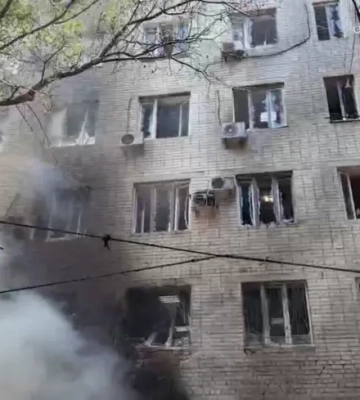 Атака ударним безпілотником РФ середмістя Херсона: поранені двоє жінок