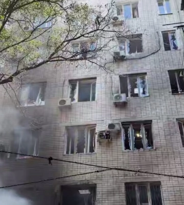 Атака ударним безпілотником РФ середмістя Херсона: поранені двоє жінок