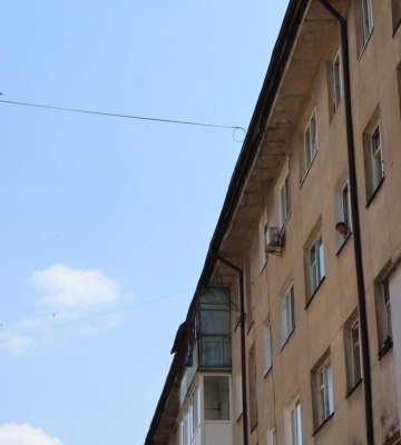 «Гріємо воду в каструлях тижнями»: мешканці багатоповерхівки у Луцьку обурені затяжним ремонтом тепломереж