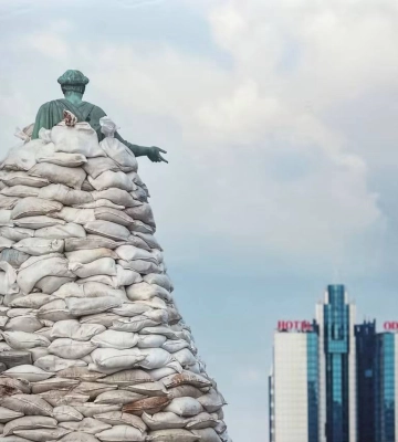 У Литві презентували виставку одеського фотографа про життя міста під час війни