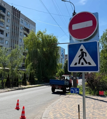 Знаки про односторонній рух встановили на одній з вулиць Черкас